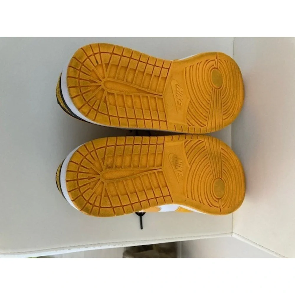 Air Jordan Nike 1 Low Taxi 10.5 Yellow and White Color Block Very Cool